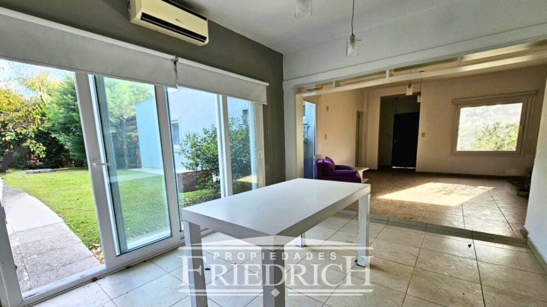 Casa en Venta con 4 cocheras