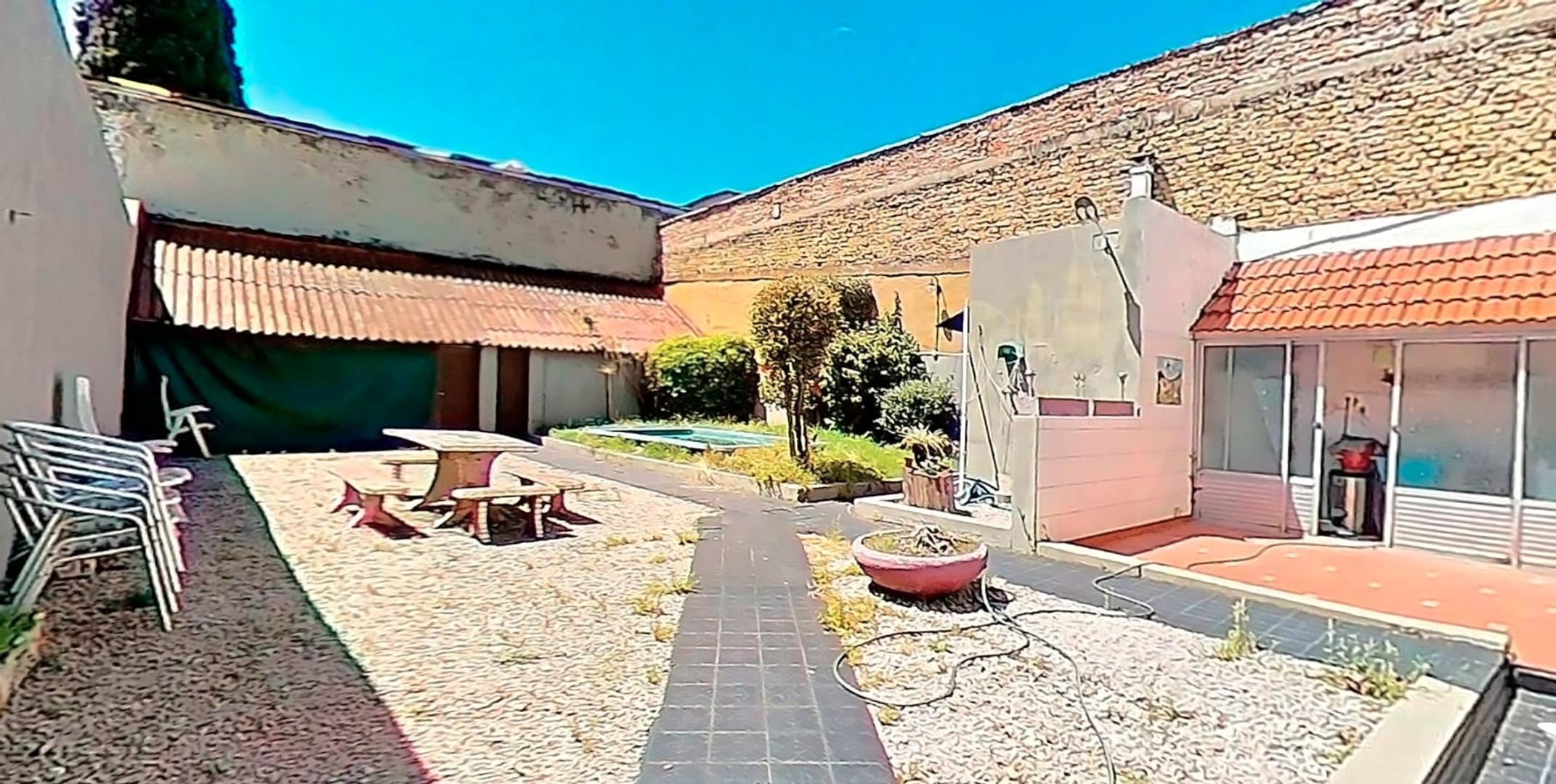 Lote propio, 450 m2 totales, dos Unidades Funcionales