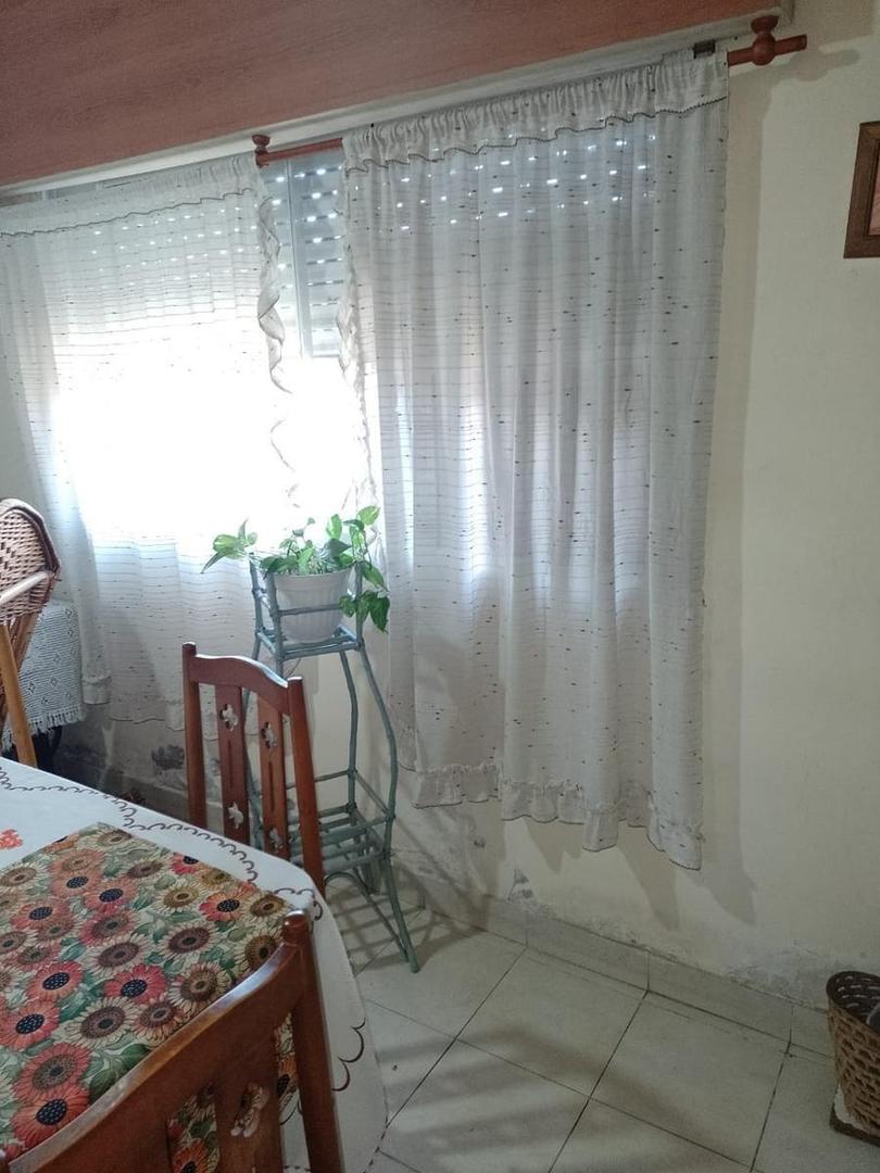 Casa 2 ambientes con 1 baño