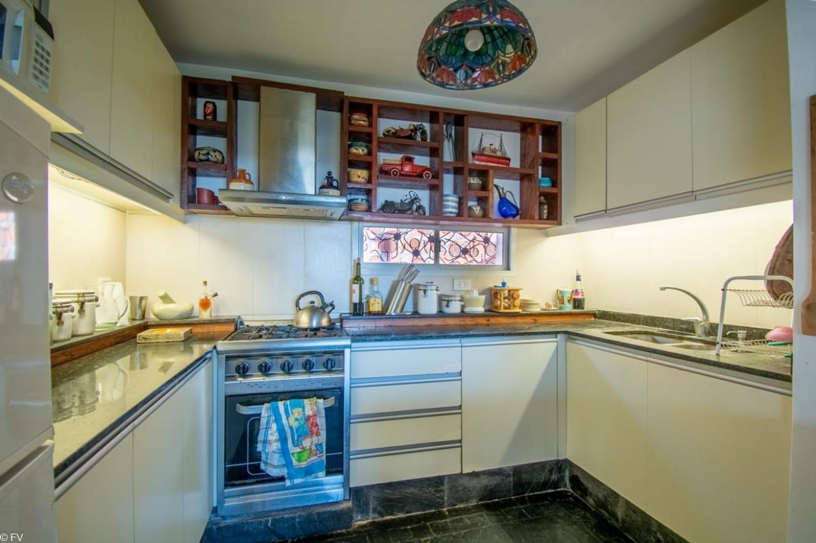 CASA EN VENTA EN FUNES CITY CON PILETA