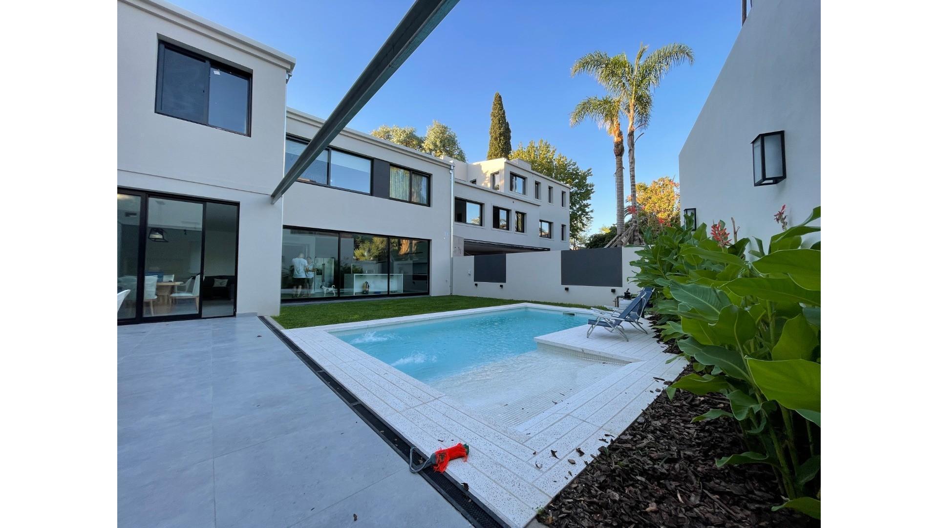 CASA EN VENTA ACASSUSO