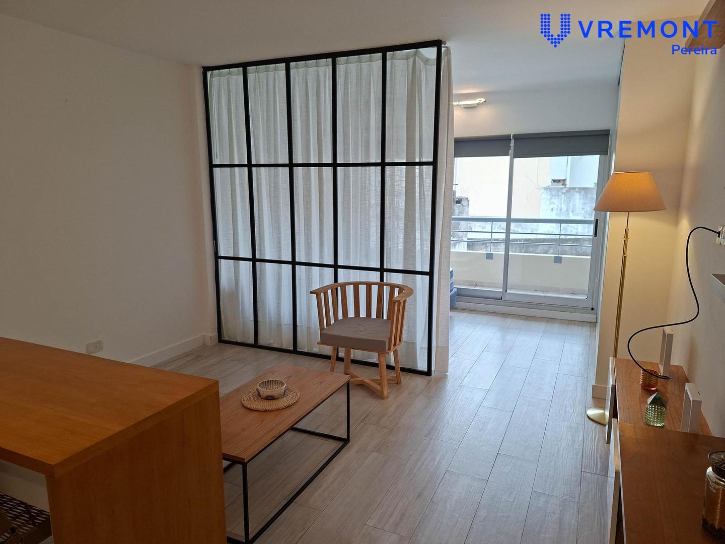 Franklin al 900 | Cid Campeador | Monoambiente c/ balcón y cochera | Alquiler con/sin muebles