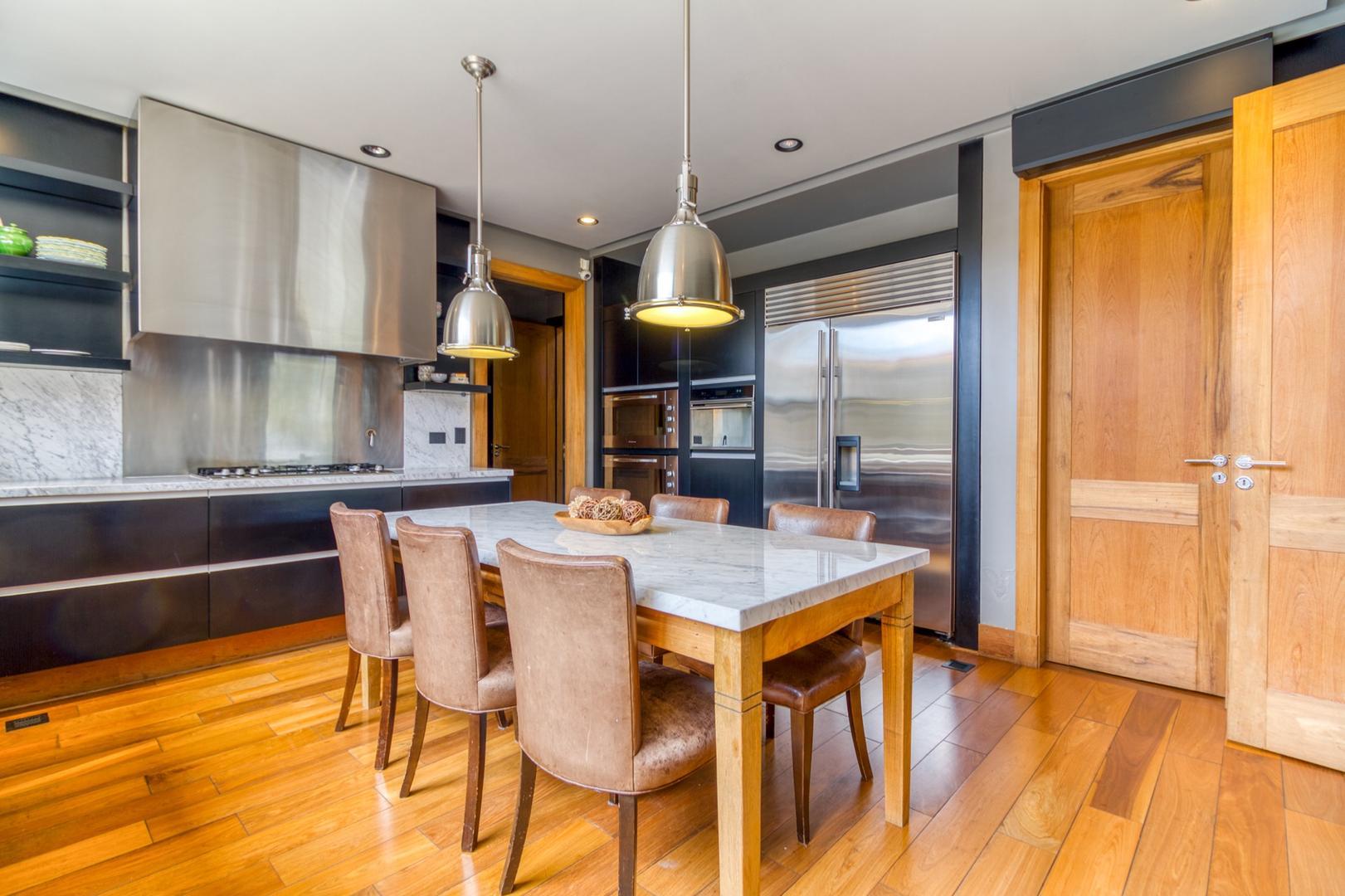 Casa 4 ambientes con 6 baños