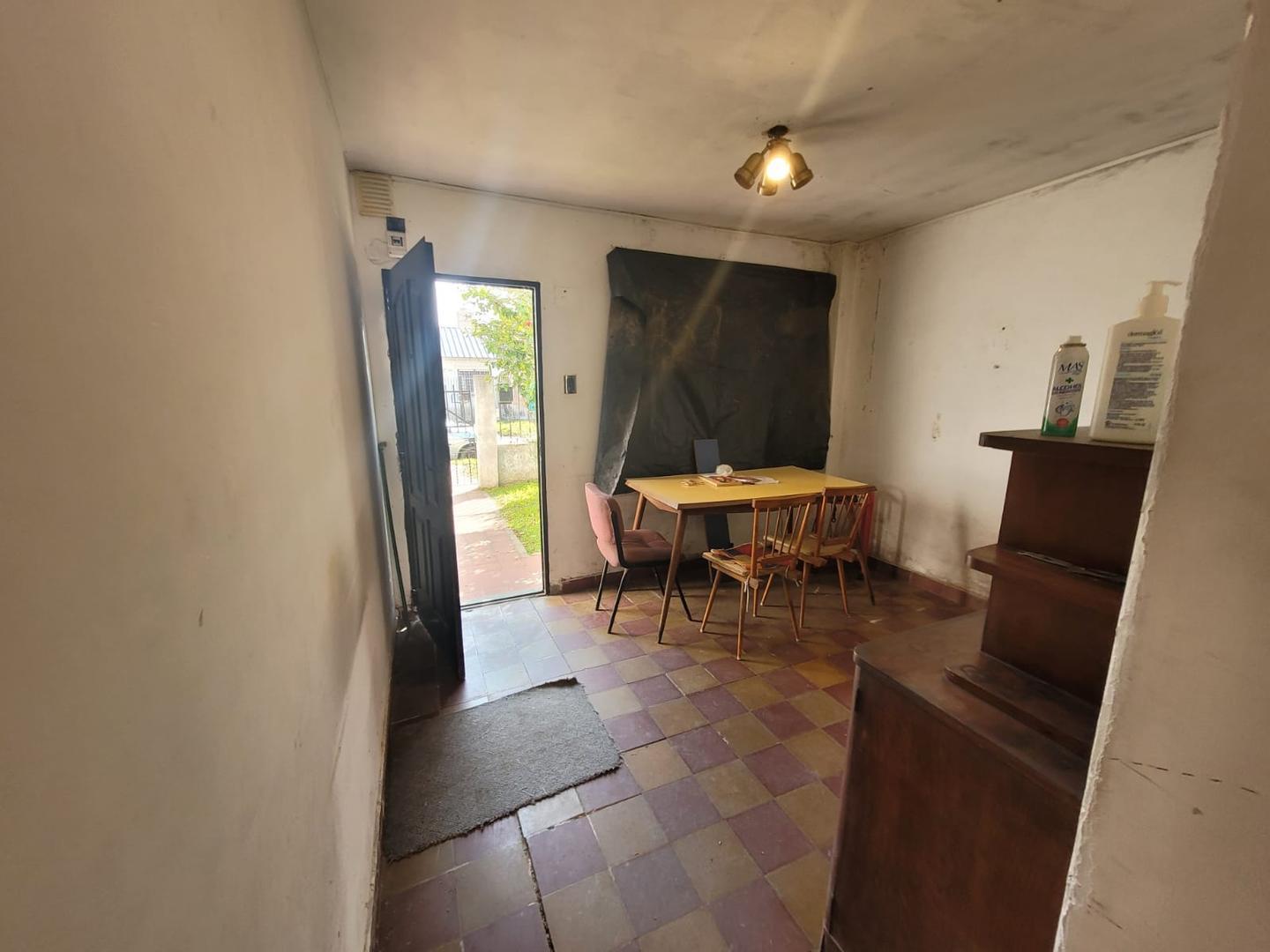 Casa 2 ambientes con 1 baño