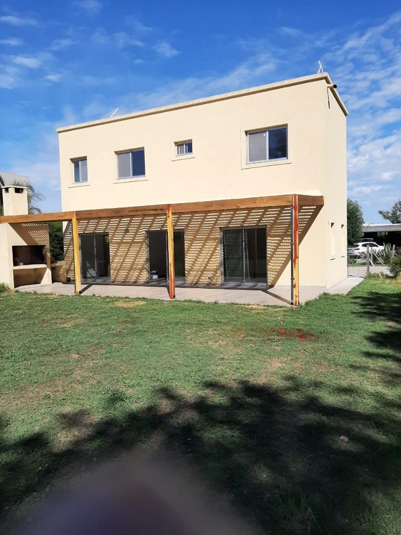 Hermosa casa s/ lote 850m2  en Sta. Guadalupe