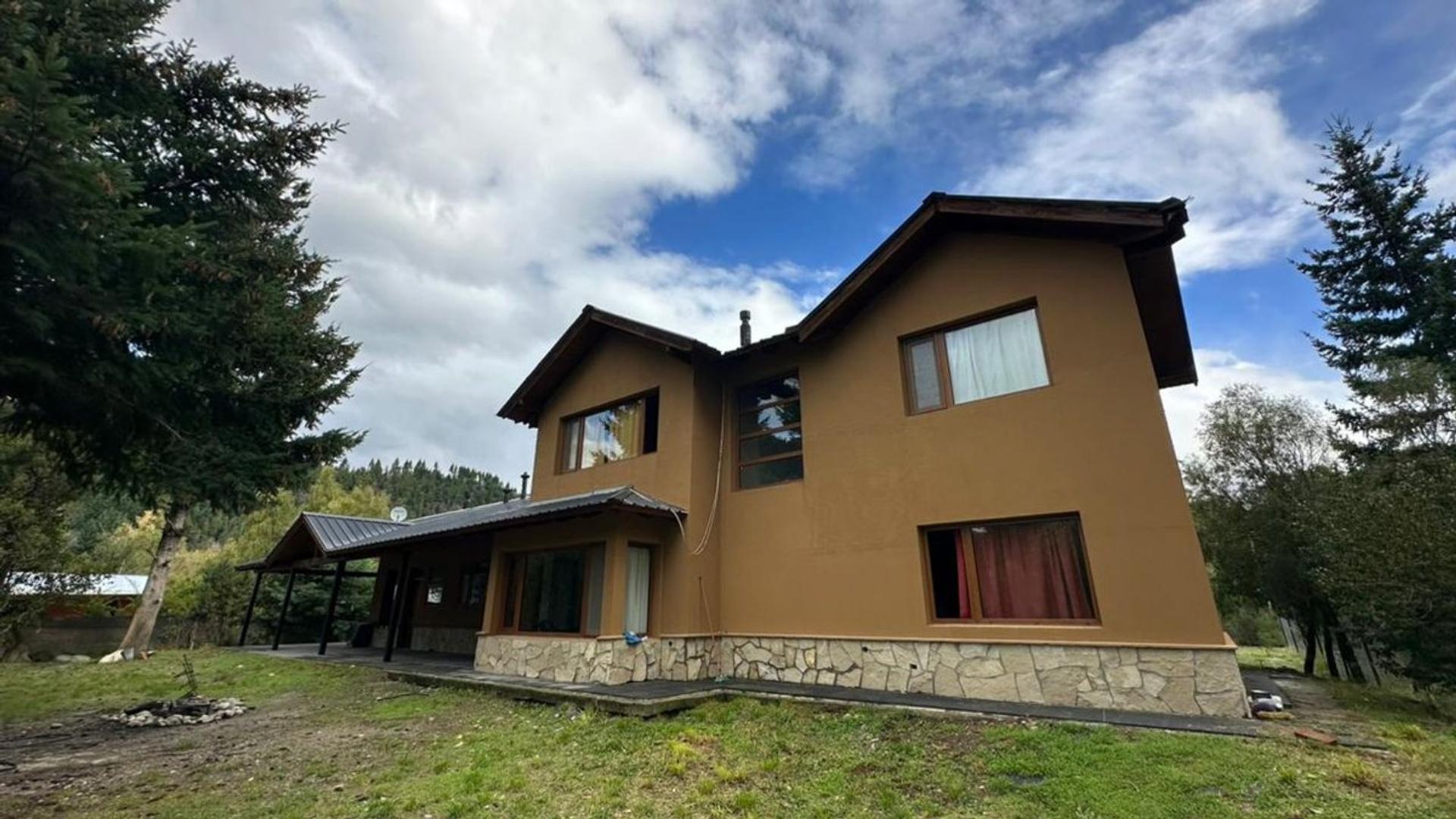 Casa 8 ambientes con 3 baños
