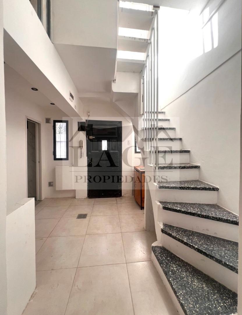 Depto Tipo Casa 3 ambientes con 2 baños