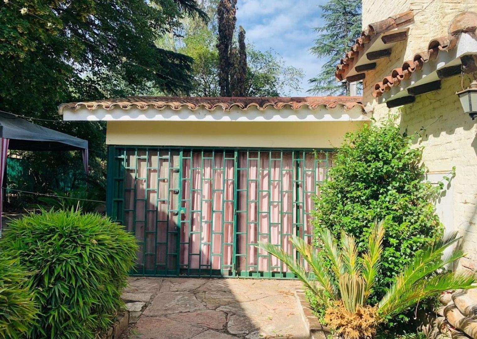 VENTA CASA 2 DORMITORIOS C/PILETA + DEPARTAMENTO TIPO DUPLEX