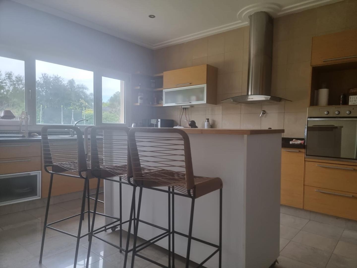 Hermosa e impecable propiedad en Campos de Alvarez.