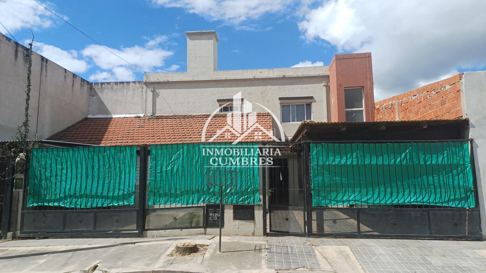 Casa en Venta con 2 cocheras