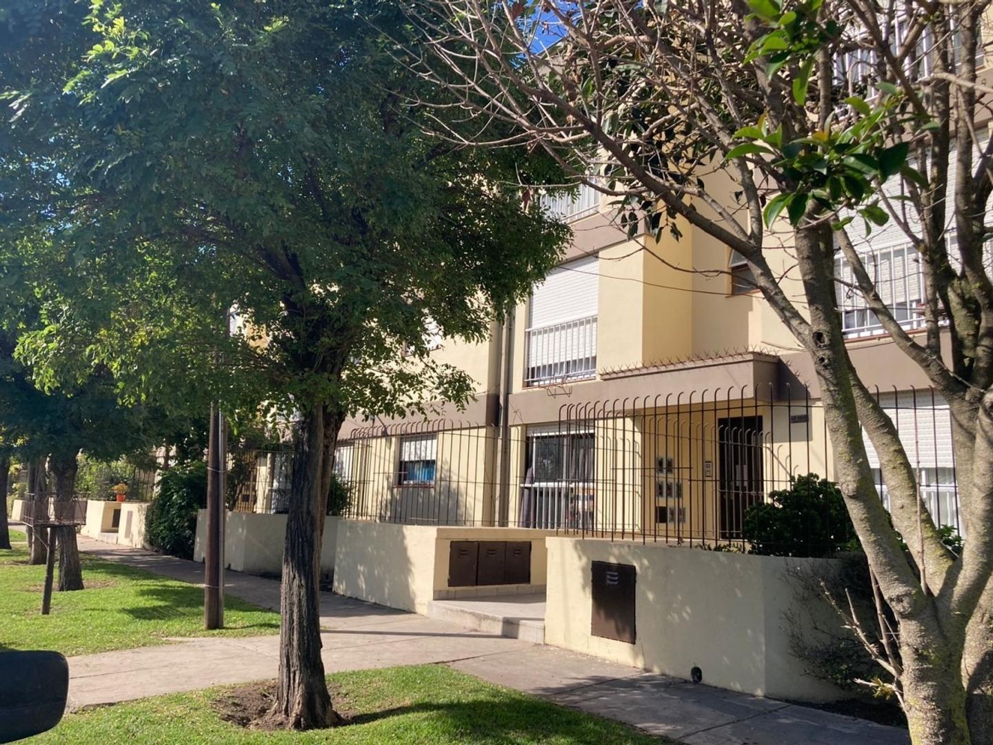 DEPARTAMENTO 3 AMBIENTES - BARRIO LAS LILAS