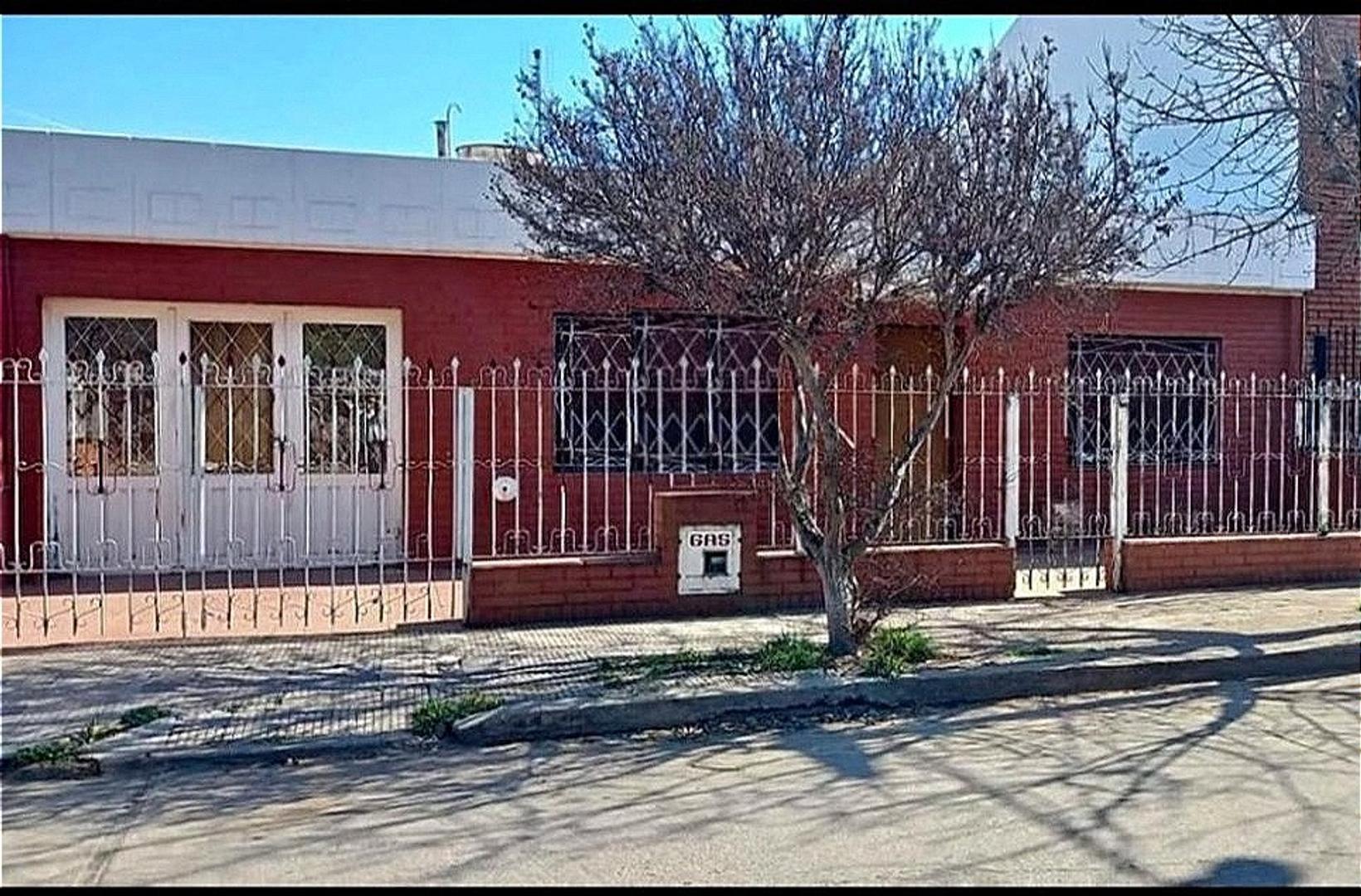 Se vende casa de 2 dormitorios - Barrio San Lorenzo Sud