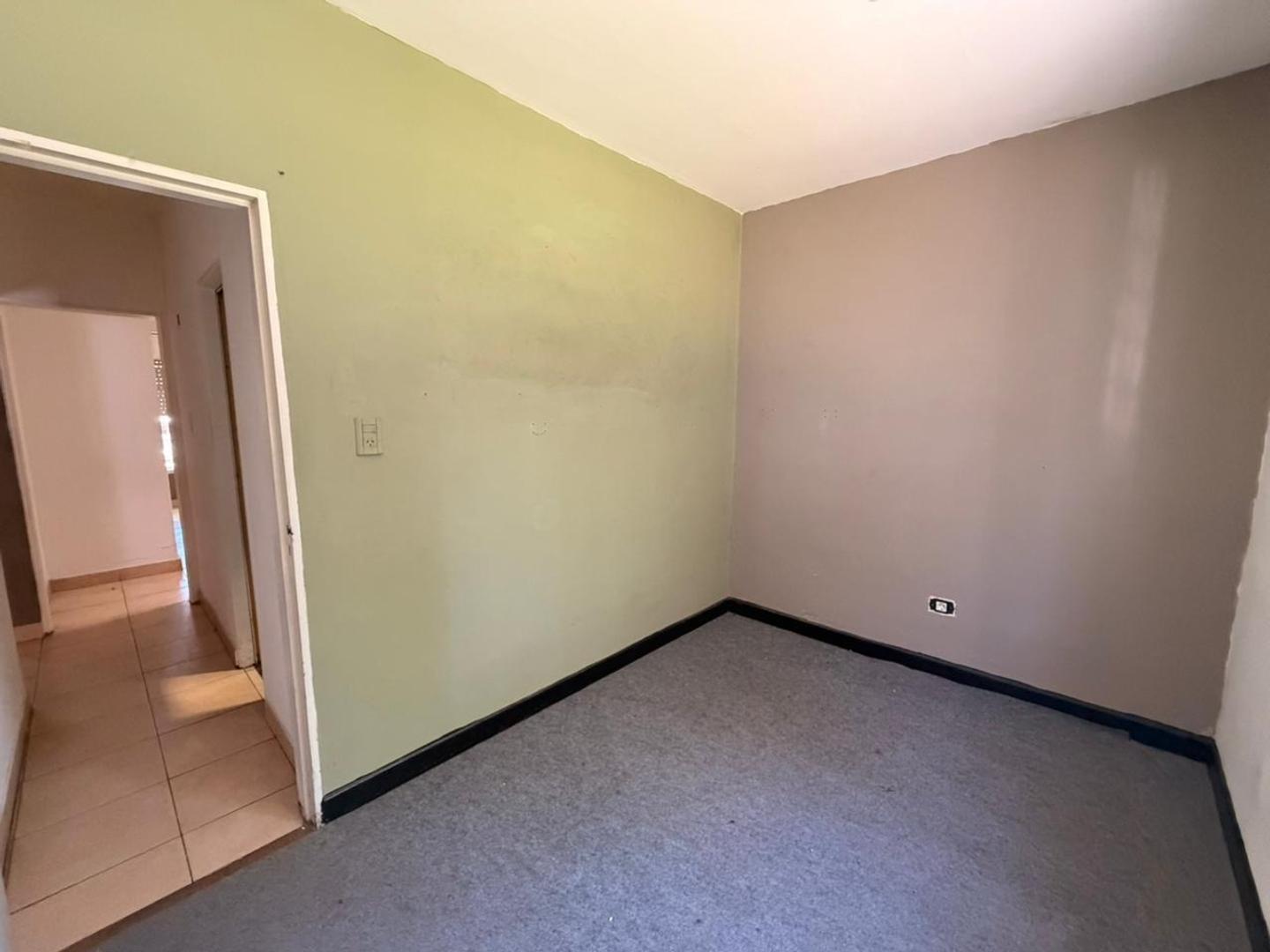 Casa en Alquiler con 3 cocheras