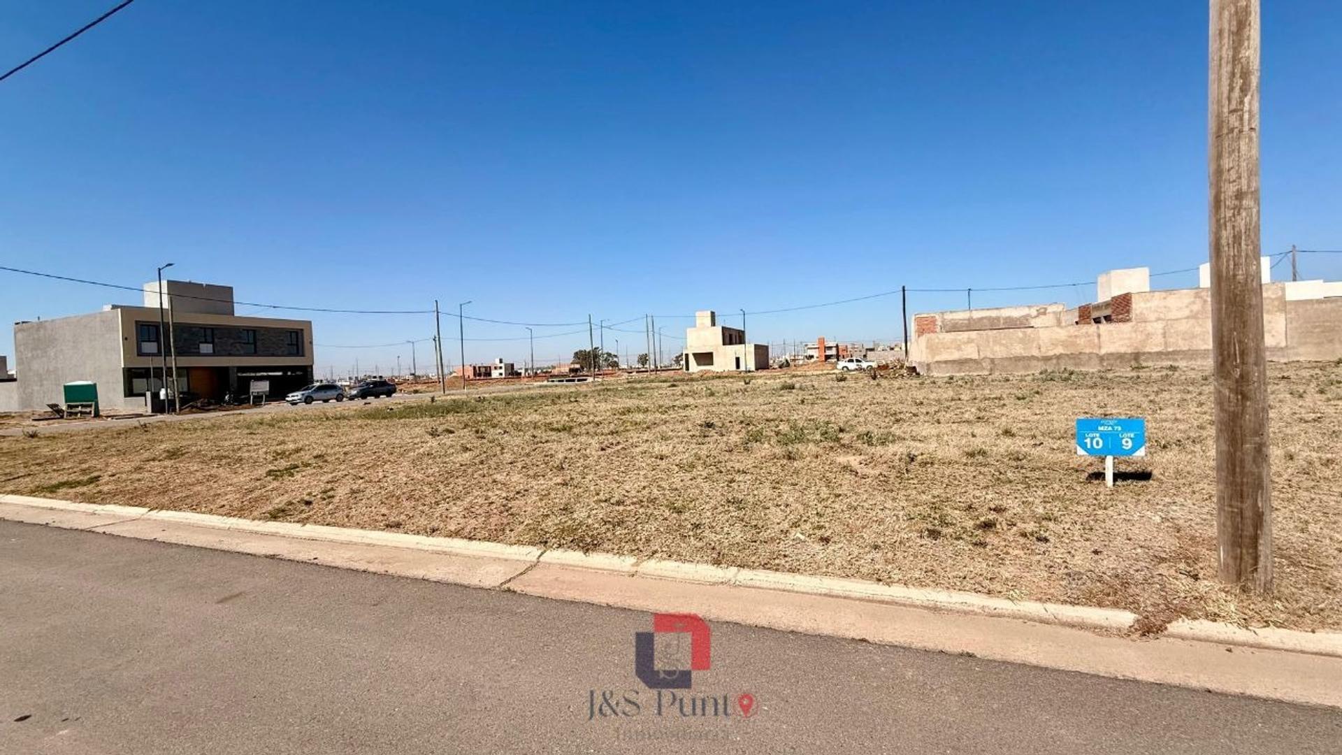 LOTE EN PAMPAS DE MANANTIALES