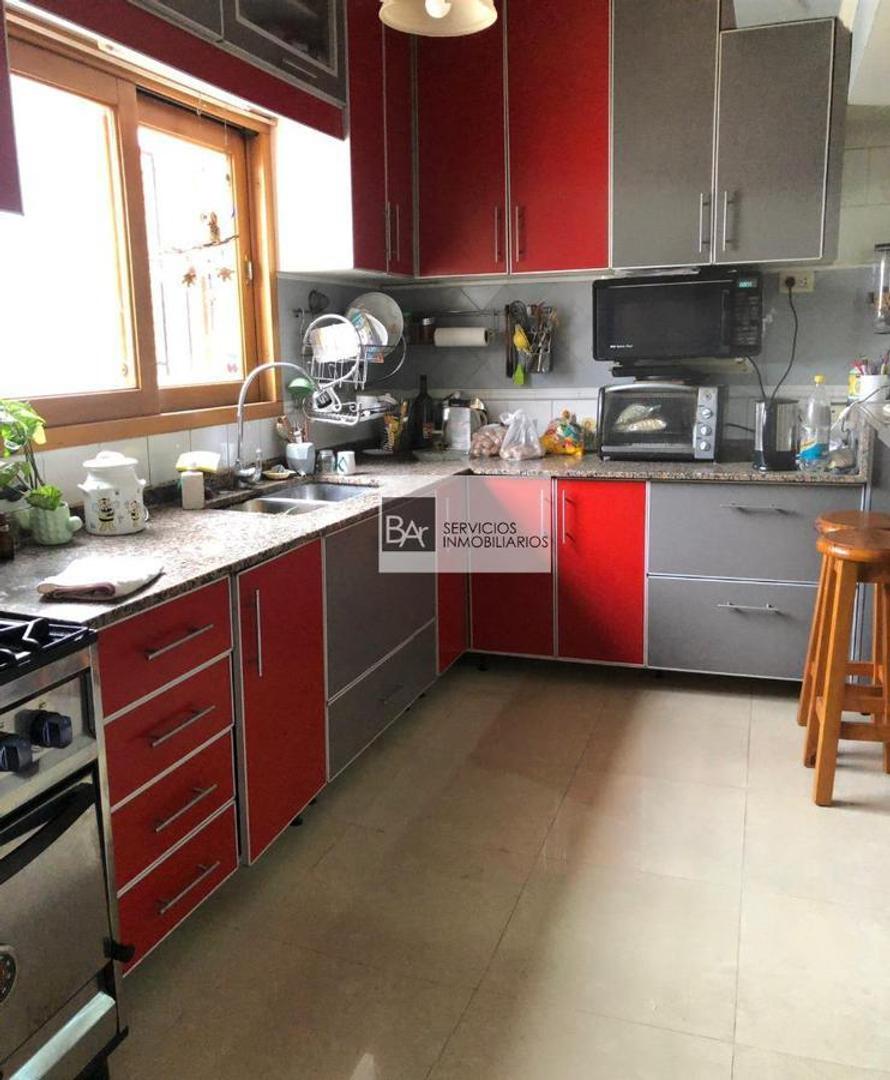 Casa en Venta con 5 cocheras