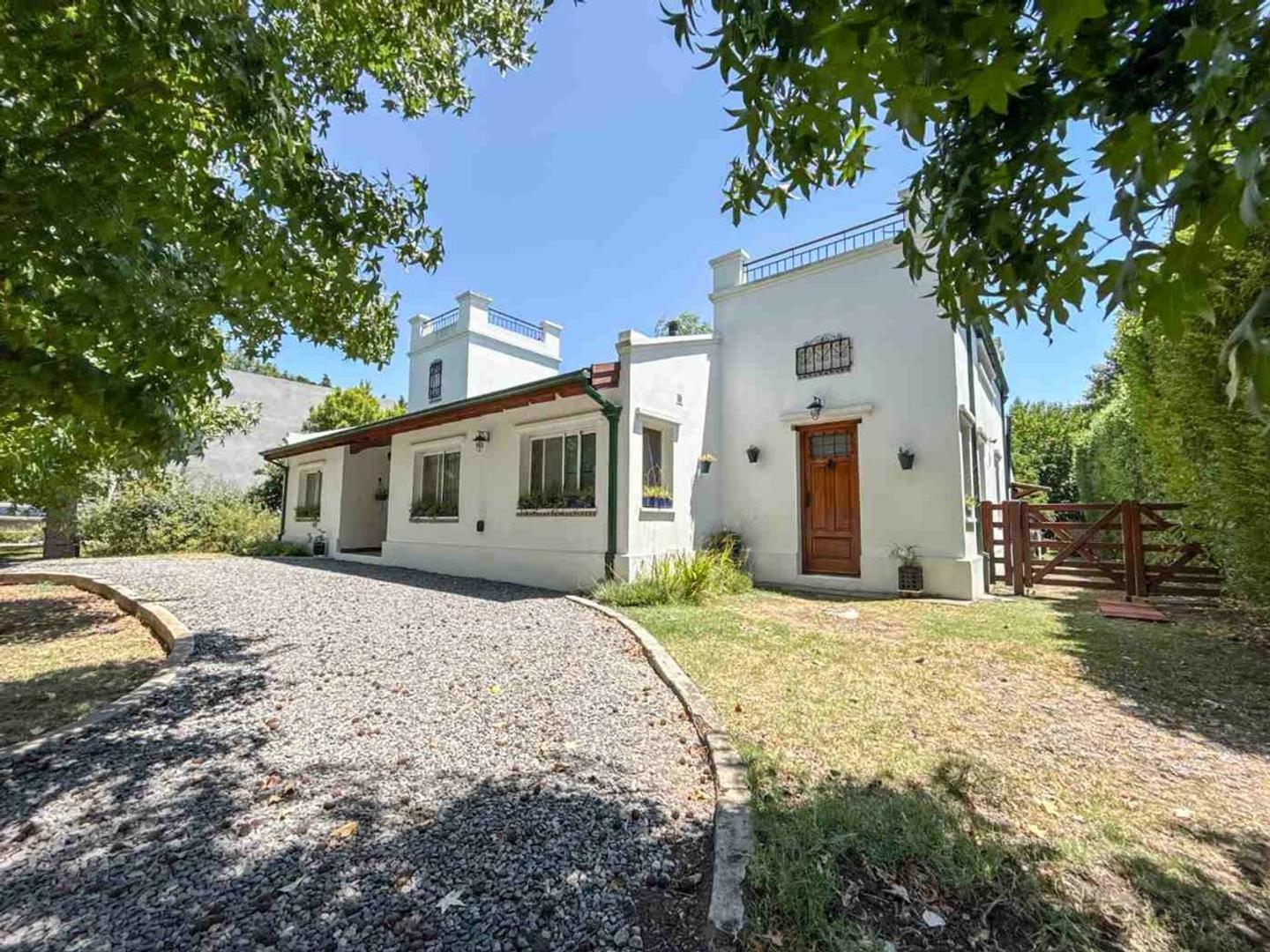 VENTA CASA 4 AMB IMPECABLE EL MIRASOL PILETA