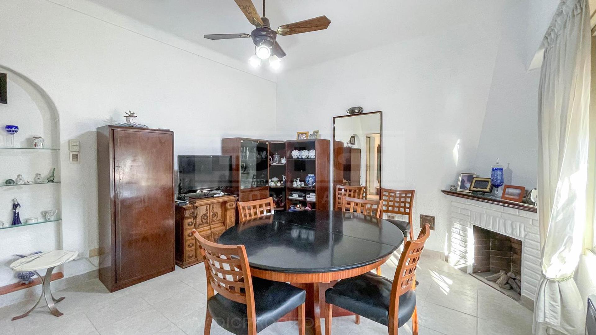 Casa 3 ambientes con 2 baños