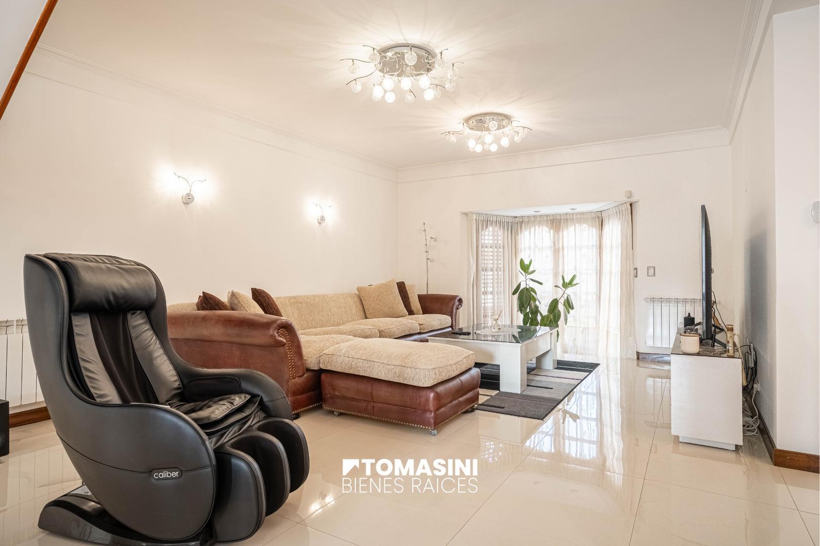 Av. Juan José Paso 900