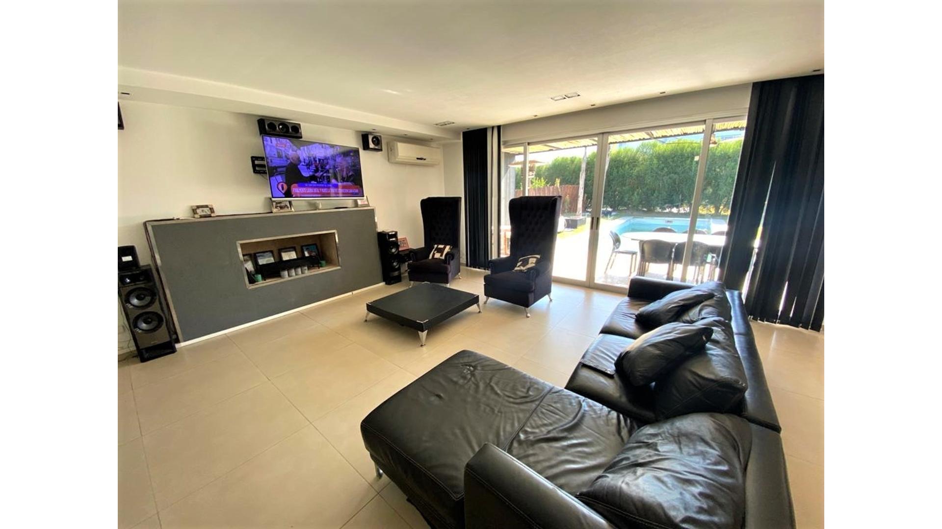 Casa 5 ambientes con 5 baños