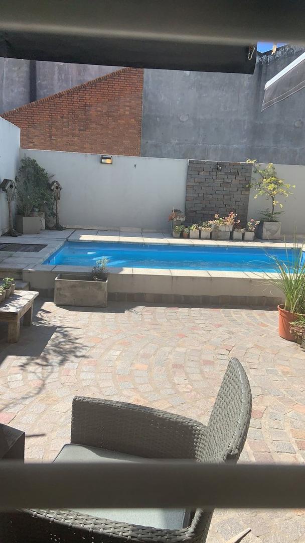 VENTA CASA  5 AMB CON PILETA  REMEDIOS DE ESCALADA