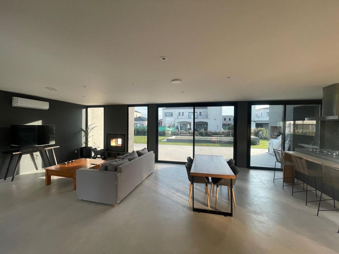 Casa en Venta en Countries y Barrios Cerrados en Moreno, USD 290.000