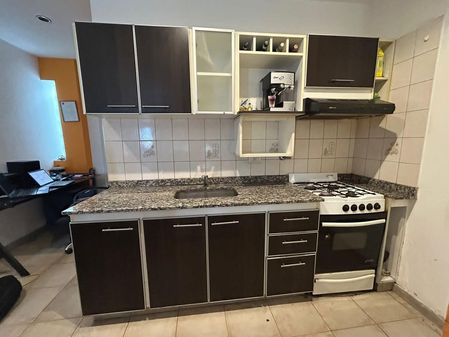 PH al Frente 2 amb con patio. Impecable! A mts de la Plaza