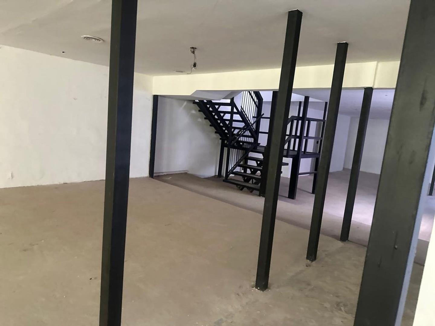 Gran PH Alquiler 3 plantas a reciclar en Recoleta