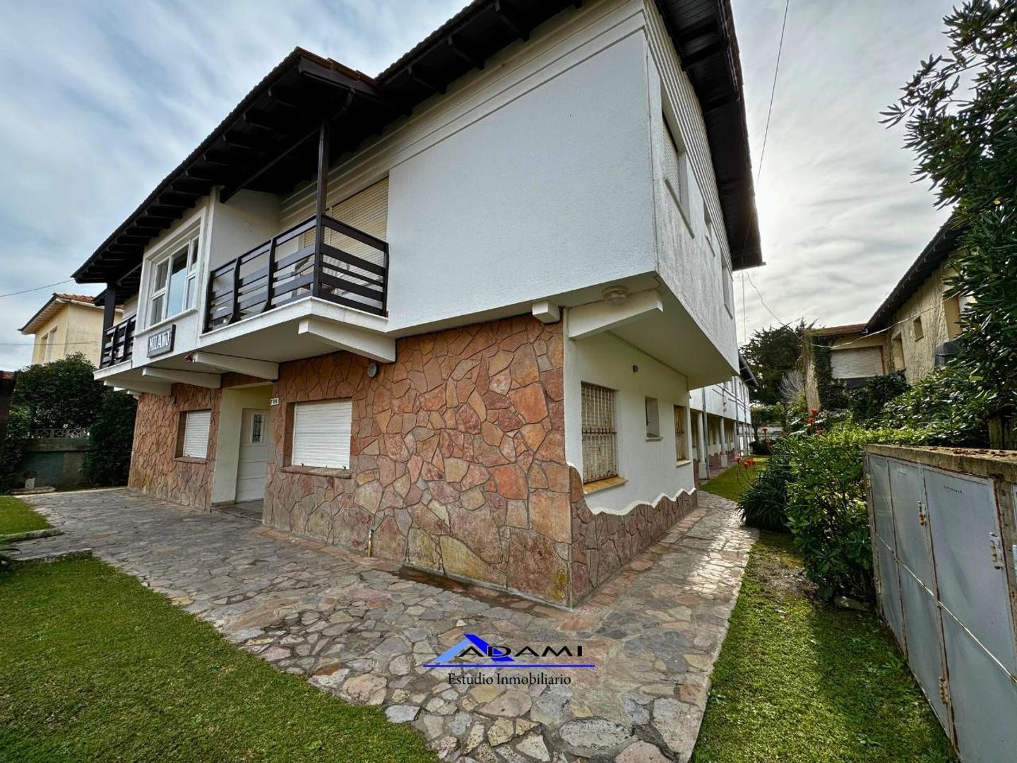 Avenida 1 750 , Piso PB