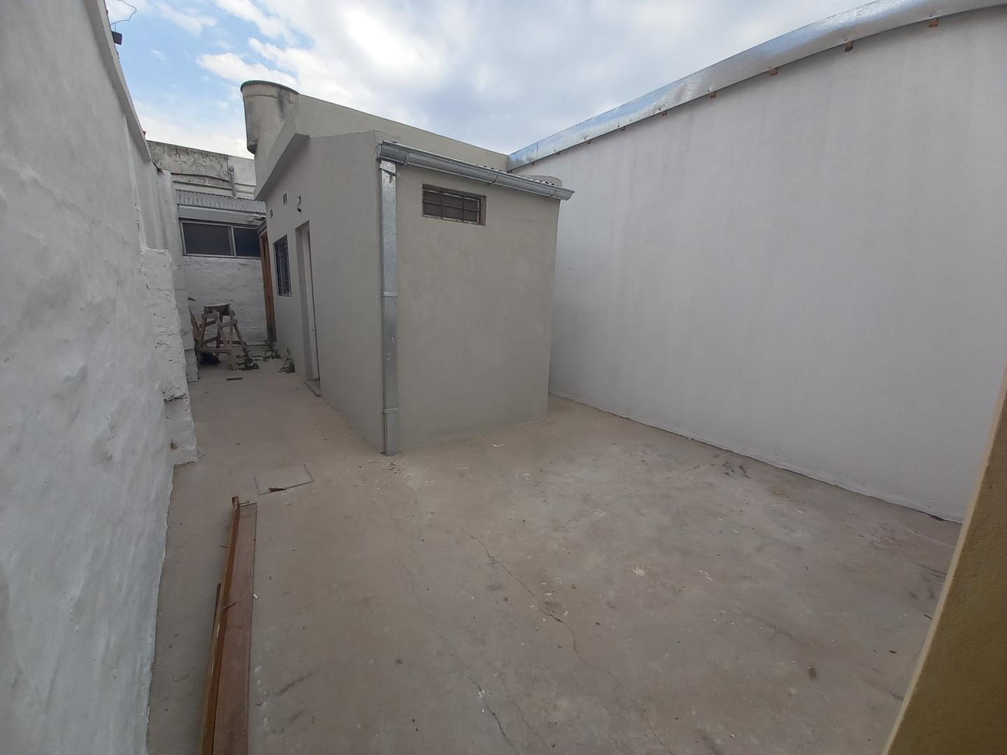 Ph planta baja 2 ambientes con amplio patio, Villa Ballester