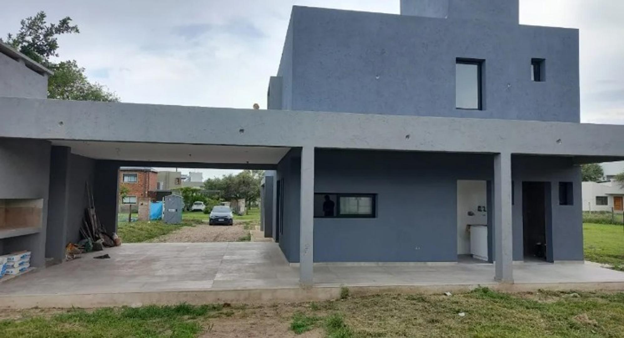 Casa 2 ambientes con 2 baños