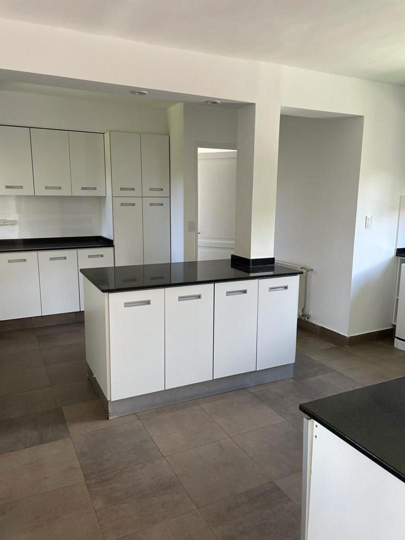 Departamento 4 ambientes con 4 baños