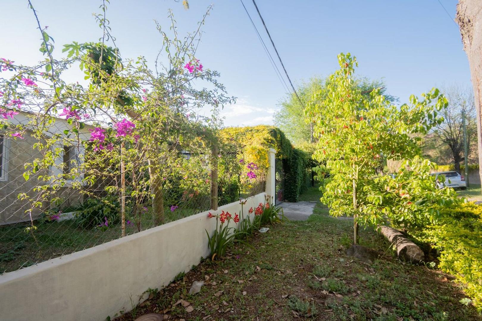 Calle Las Azaleas 6800