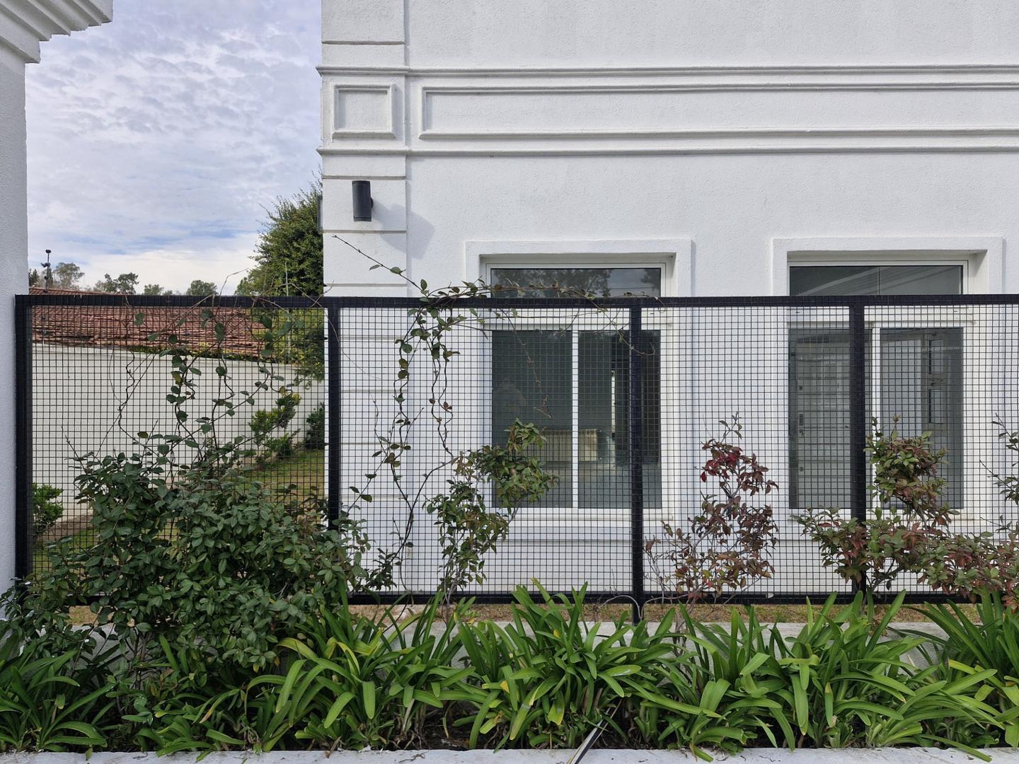 Dúplex con jardín en Barrio Icon Arcos del Pilar