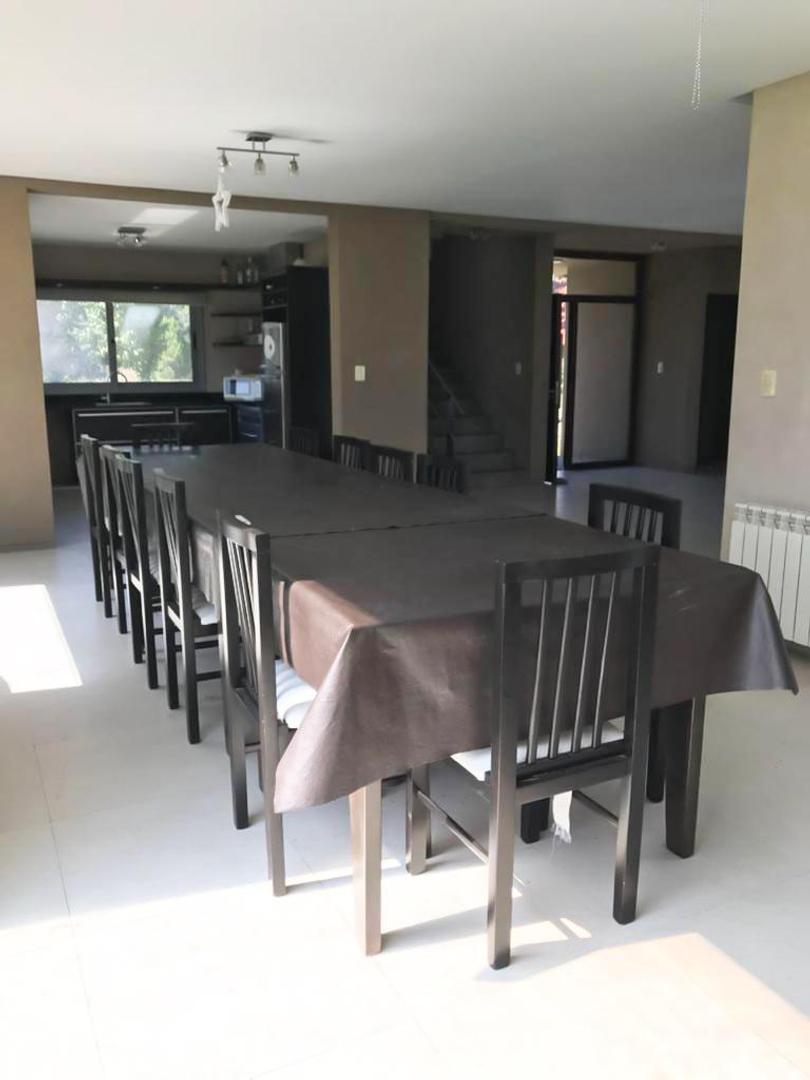 Casa 5 ambientes con 3 baños