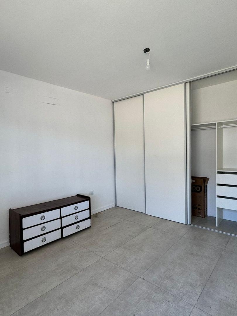 Casa en Alquiler con 1 cochera