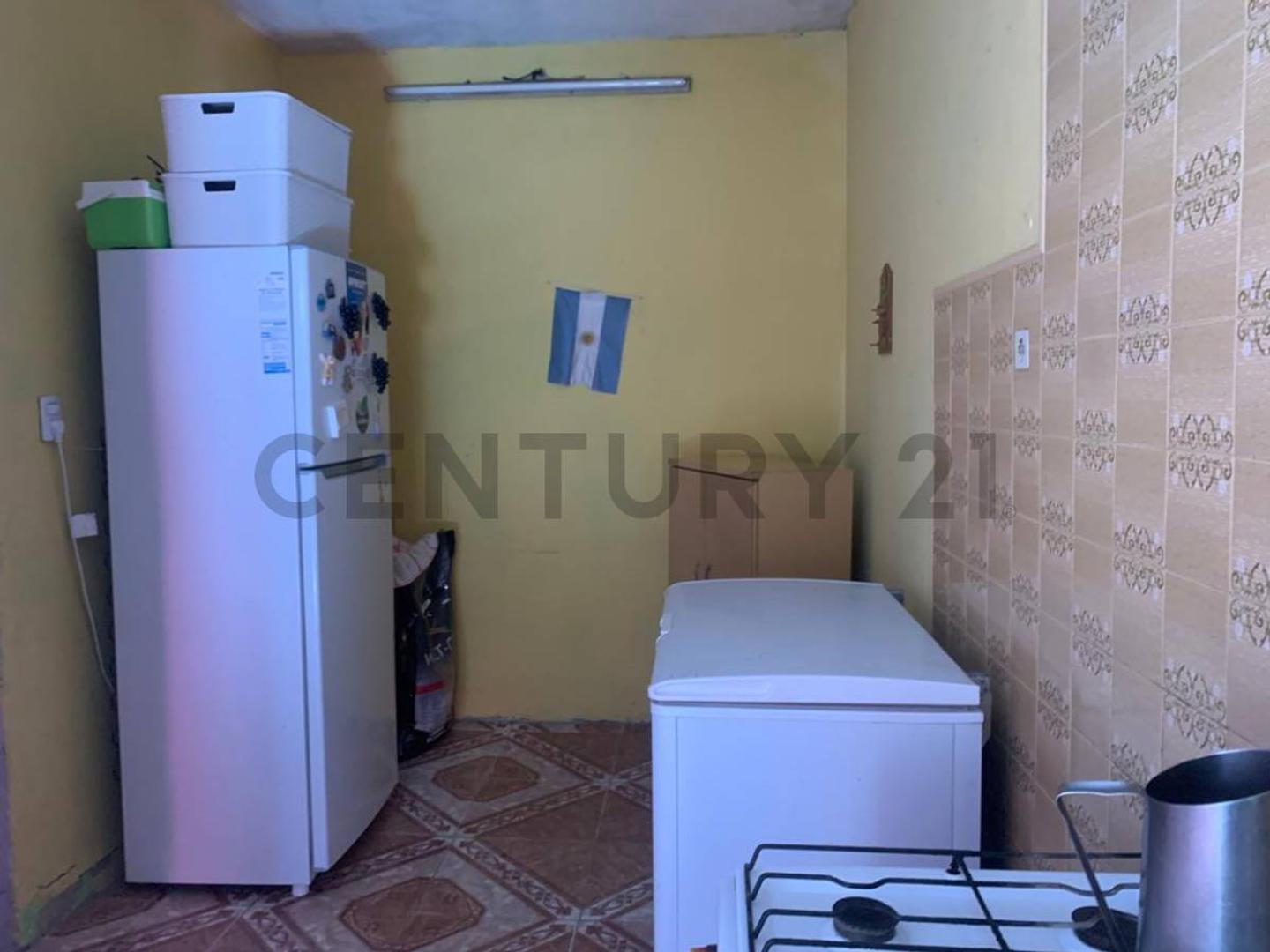 Venta Casa 2 Dormitorios en Bernal Centro con Patio y Garage