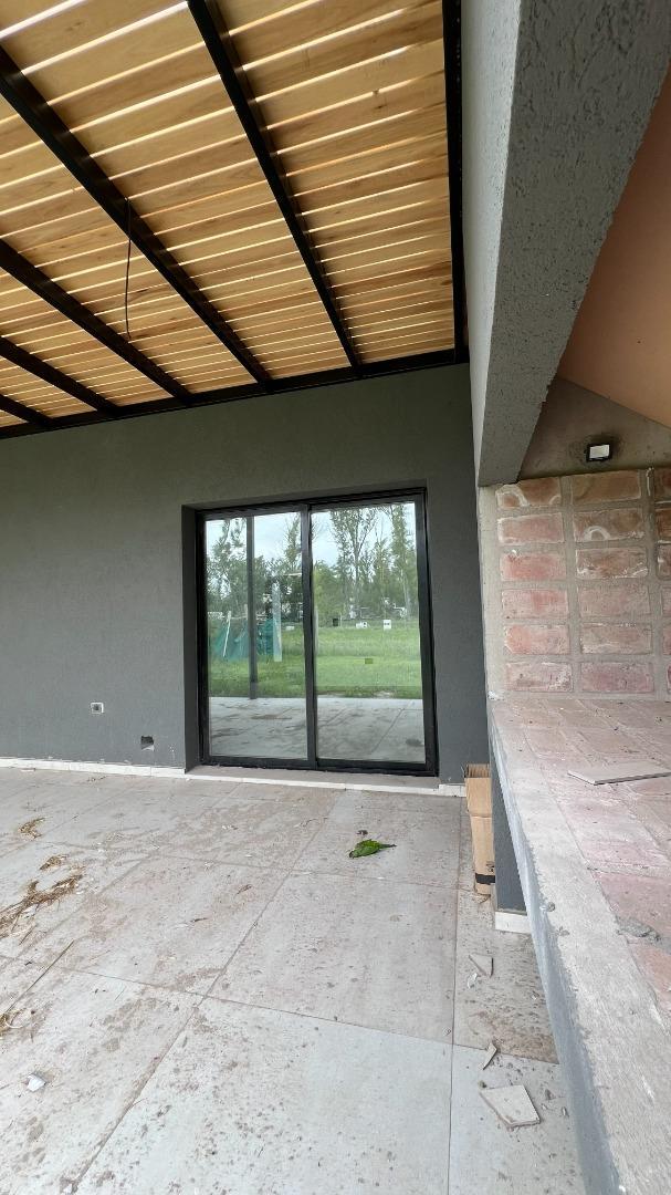 Casa 3 ambientes con 2 baños