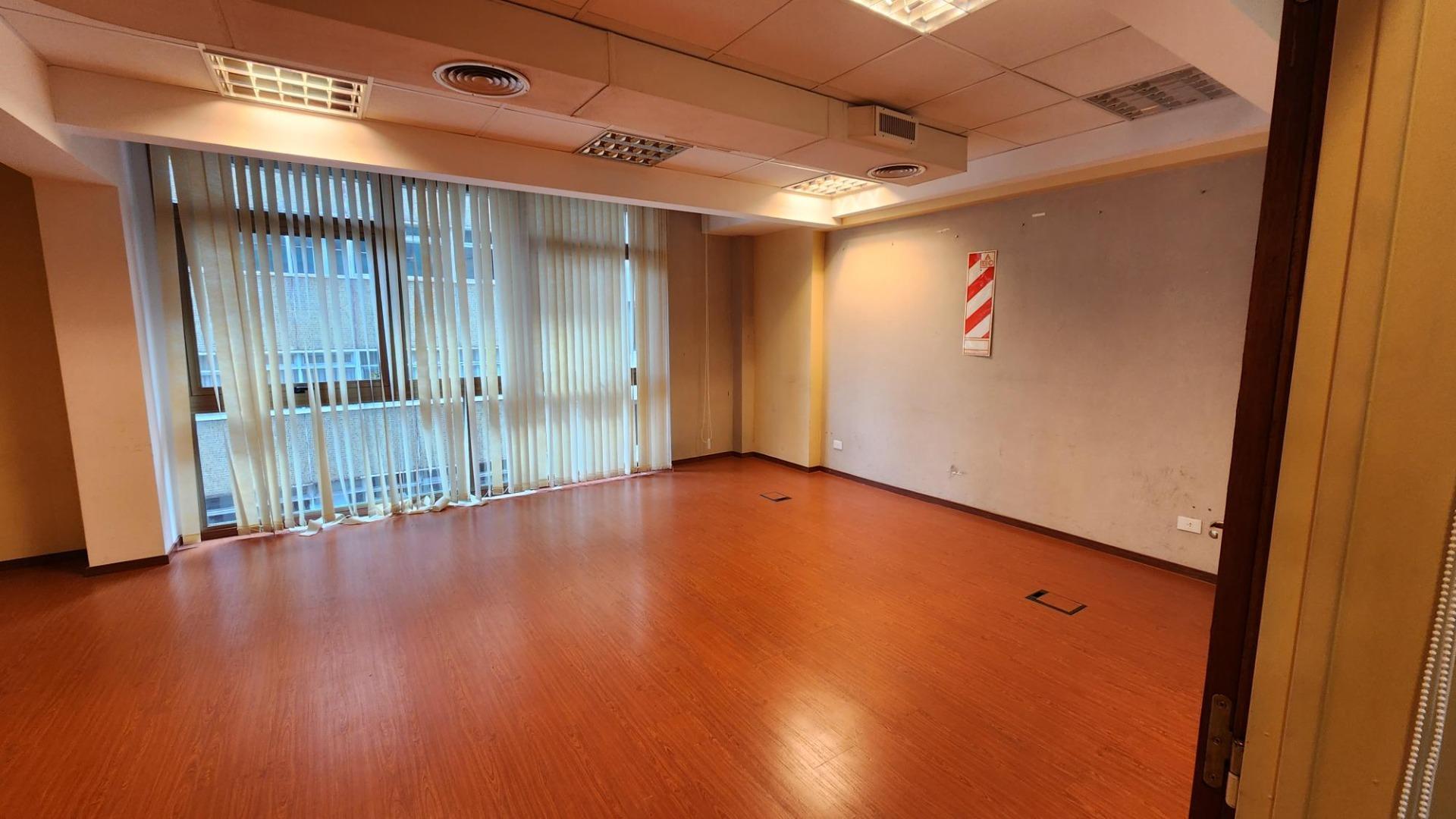 Oficina 3 ambientes con 2 baños