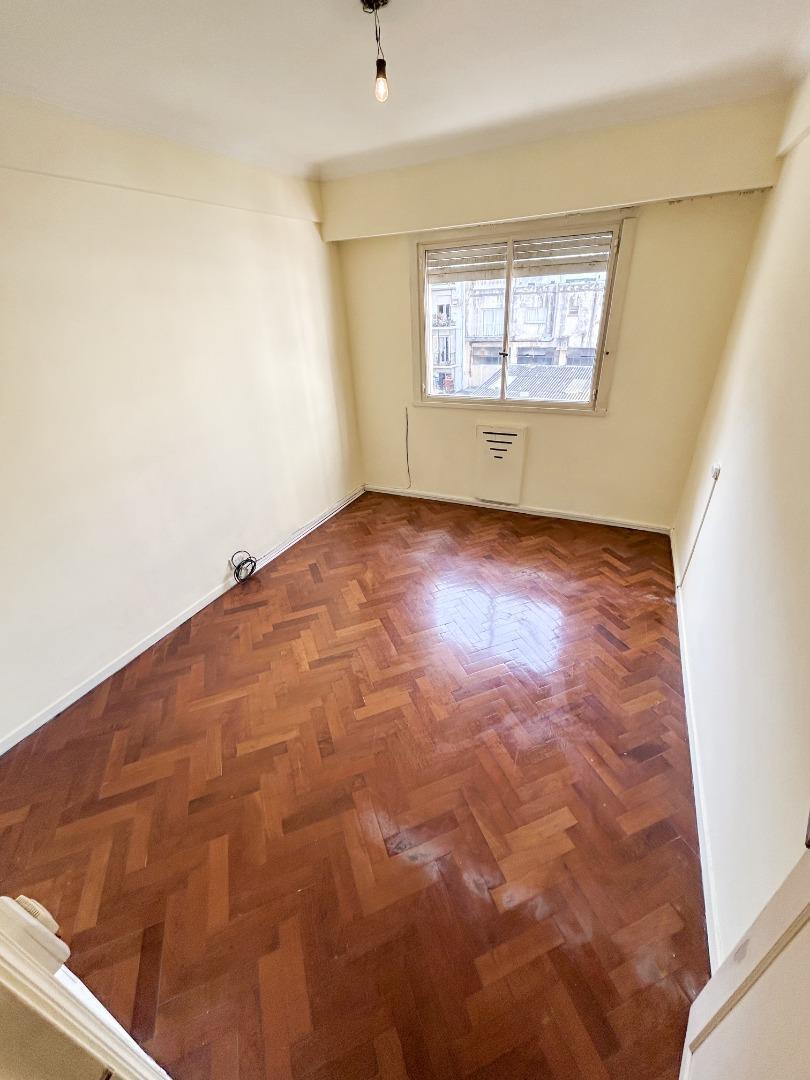 Jose Maria Moreno 100 , Piso 3