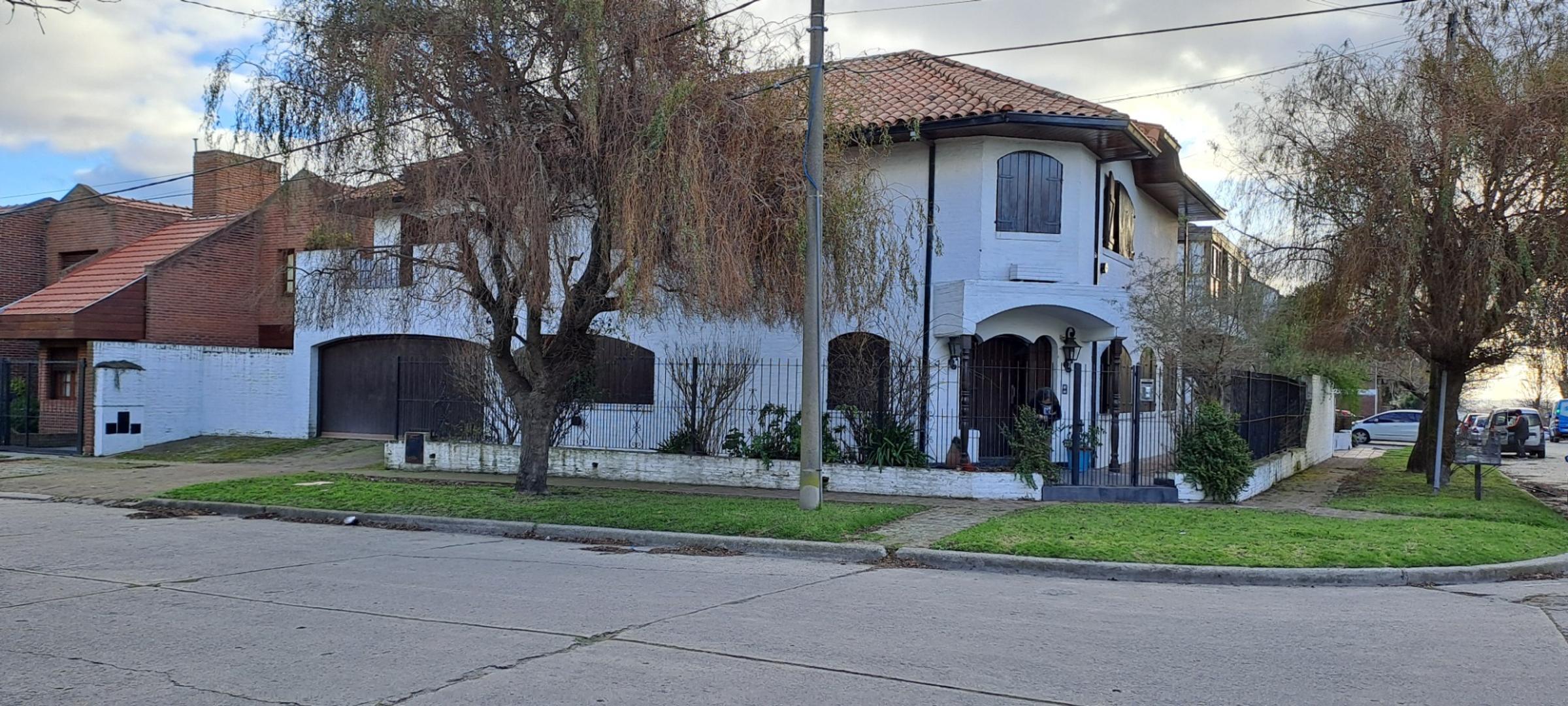 ESPLENDIDA CASA DE ESTILO COLONIAL EN DIVINO ROSTRO