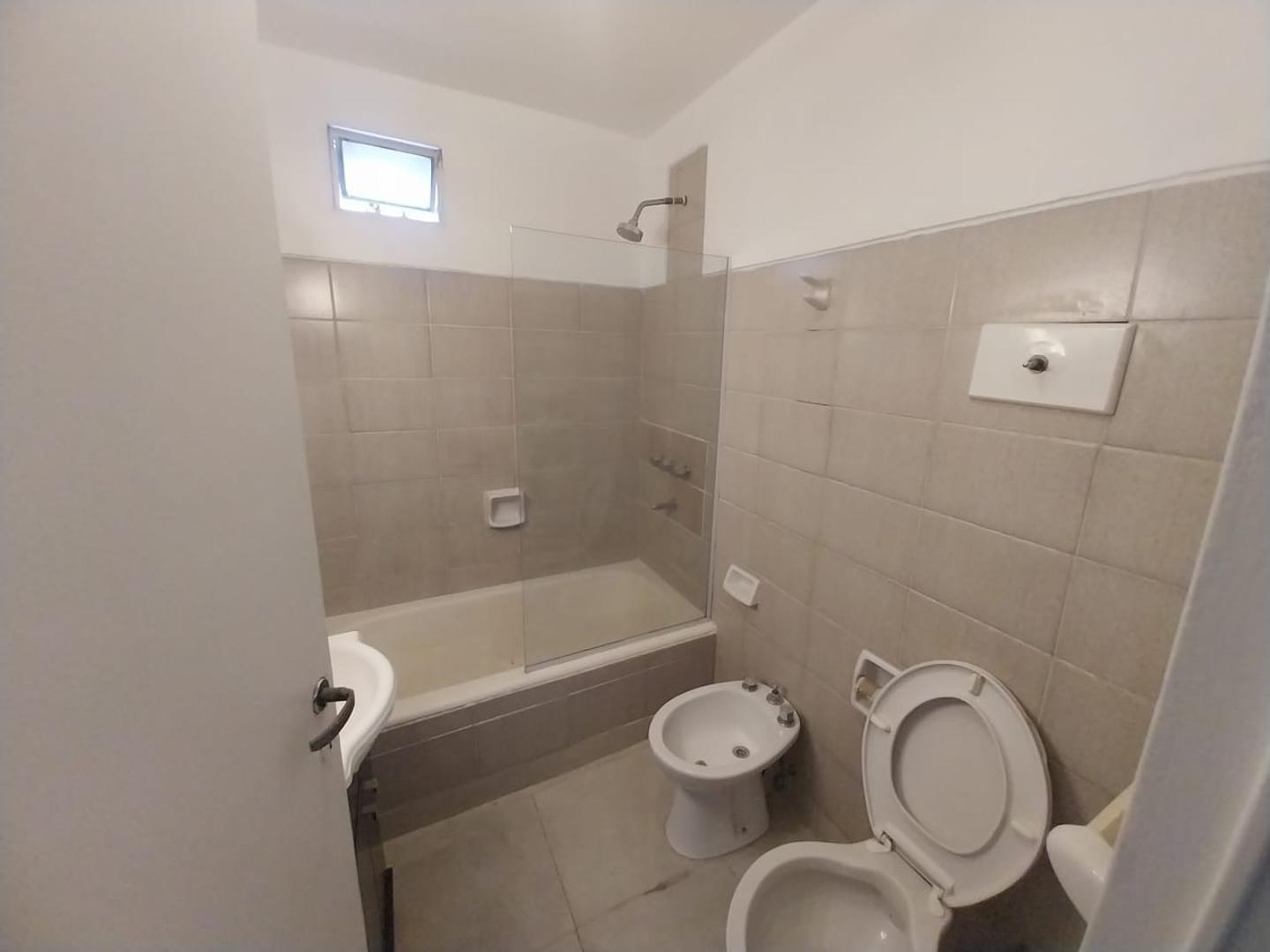 VENTA DE TRES AMB EN ALMAGRO LUMINOSO EN OPORTUNIDAD