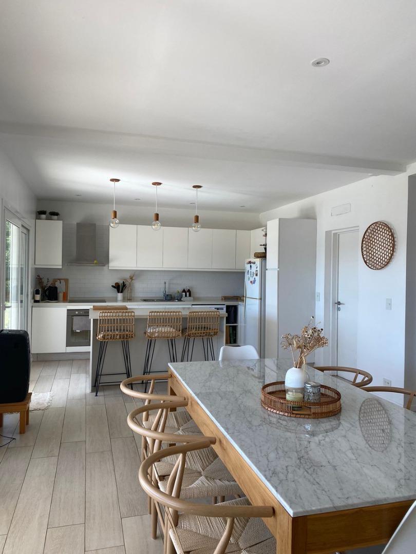 Casa 4 ambientes con 4 baños