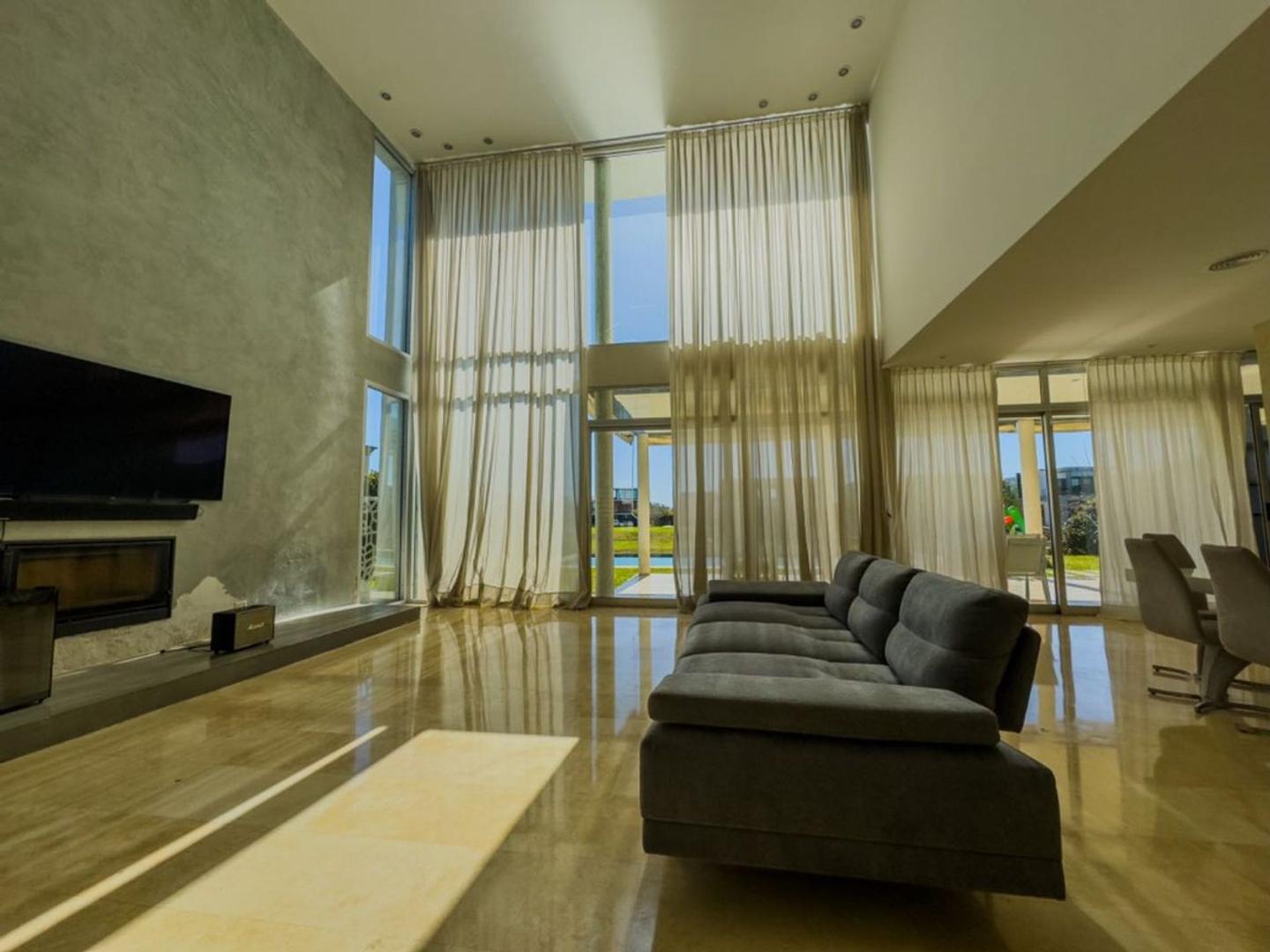 Casa 6 ambientes con 3 baños