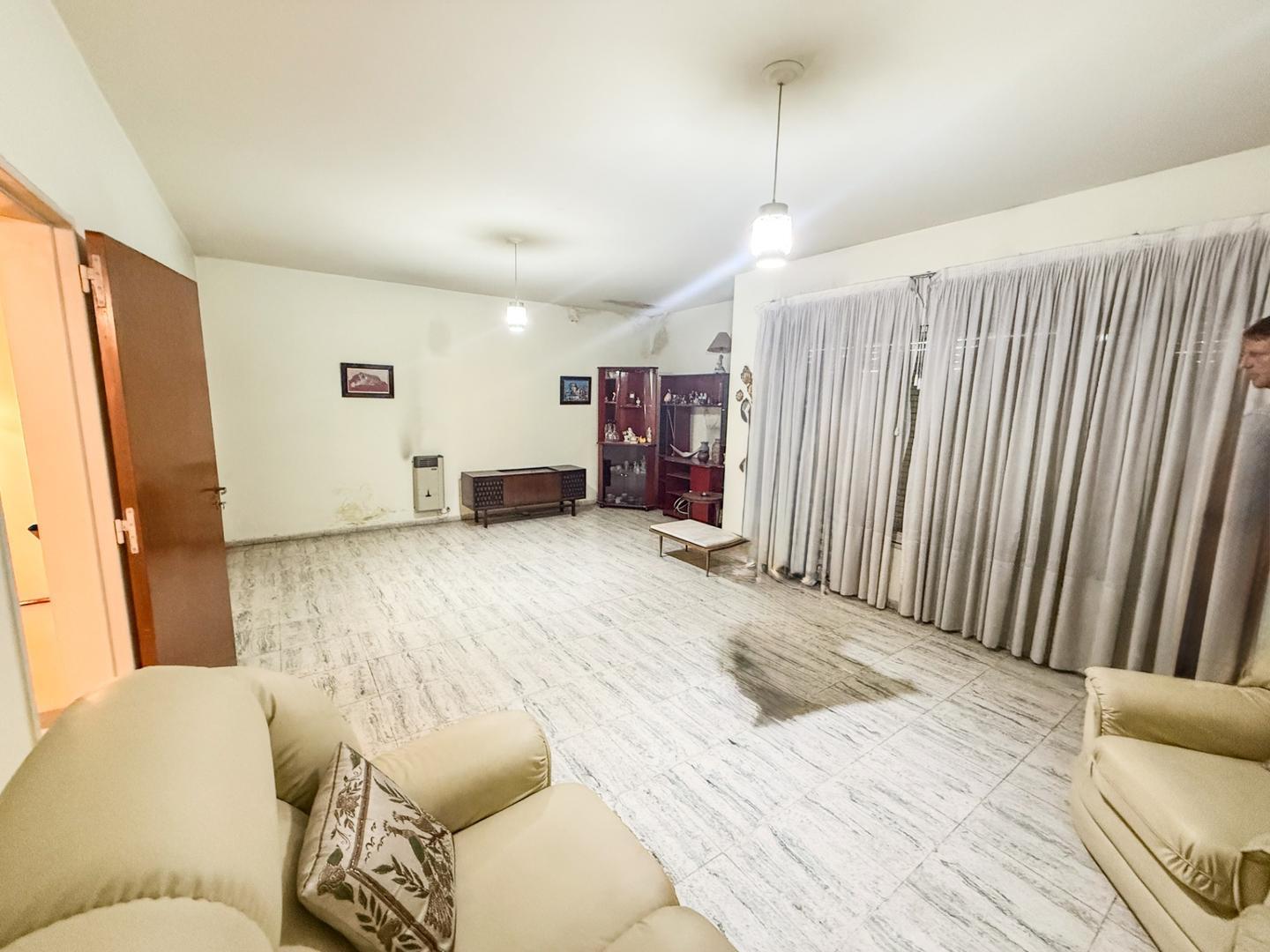 24 De Septiembre 1417 , Piso 1