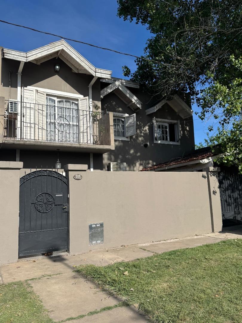 Casa en venta APTA CREDITO 6 AMBIENTES