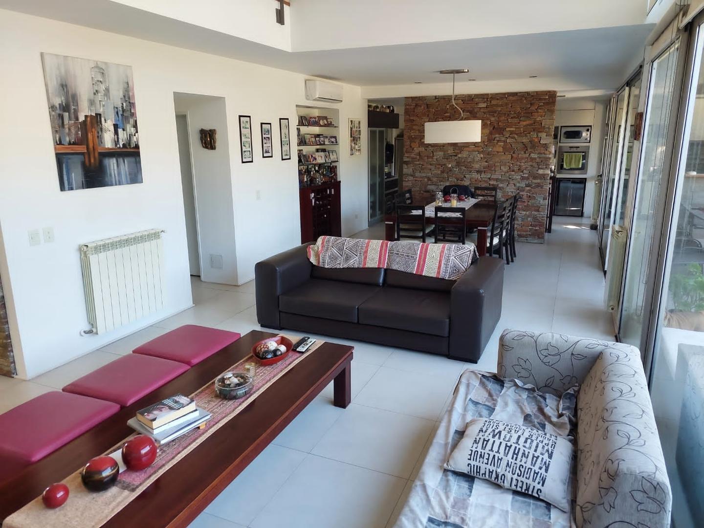 Casa 4 ambientes con 3 baños