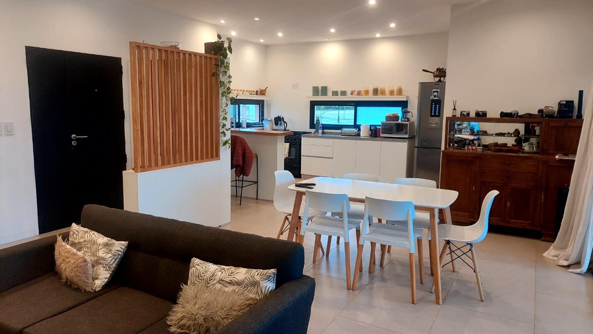 Casa en Venta con 4 cocheras