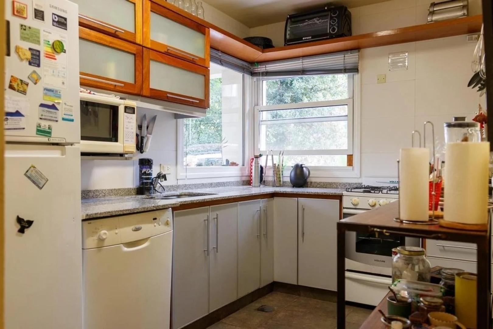 Casa en Venta con 4 cocheras