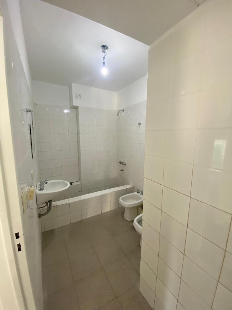 Oficina 3 ambientes con 1 baño