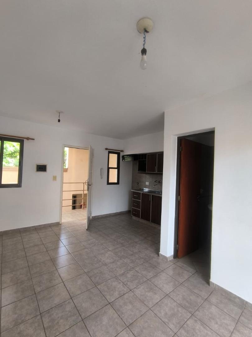 Av Bartolome Mitre 1271 , Piso 2